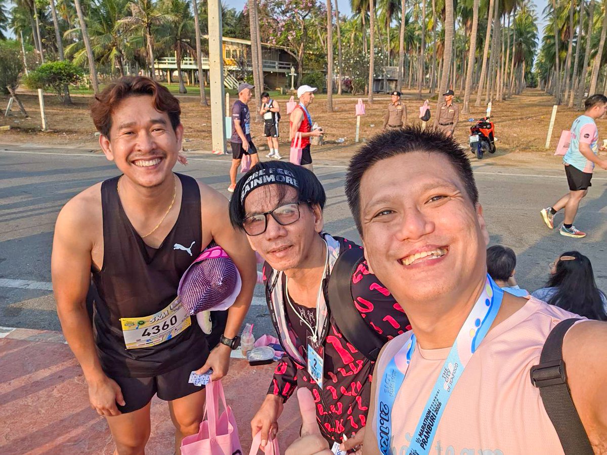 NinjaTooK's tweet photo. 🐙🌊 ลุงตุ๊ก และ ผองเพื่อน ที่งาน Scenic 1/2 Marathon Pranburi 2026 🫶 ดีใจที่ได้เจอกันครับ 🥰 ep.2 

#SCENICMARATHON
#SCENICMARATHONSERIES2026
#SCENICHALFMARATHONPRANBURI2026
#SCENICROUTE
#วิ่งฟินเที่ยว
#วิ่งเที่ยววิวสวย
#วิ่งแบกสับปะรด
#runwithlove
#tookkyrun https://t.co/85GSfLzlUv