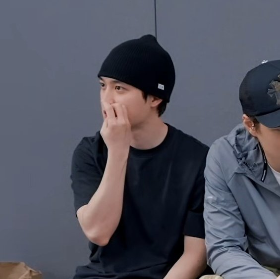 Zziranghee's tweet photo. Being back at the SM building got him biting his nails again 😂 /jk https://t.co/dC3wR4gFPH