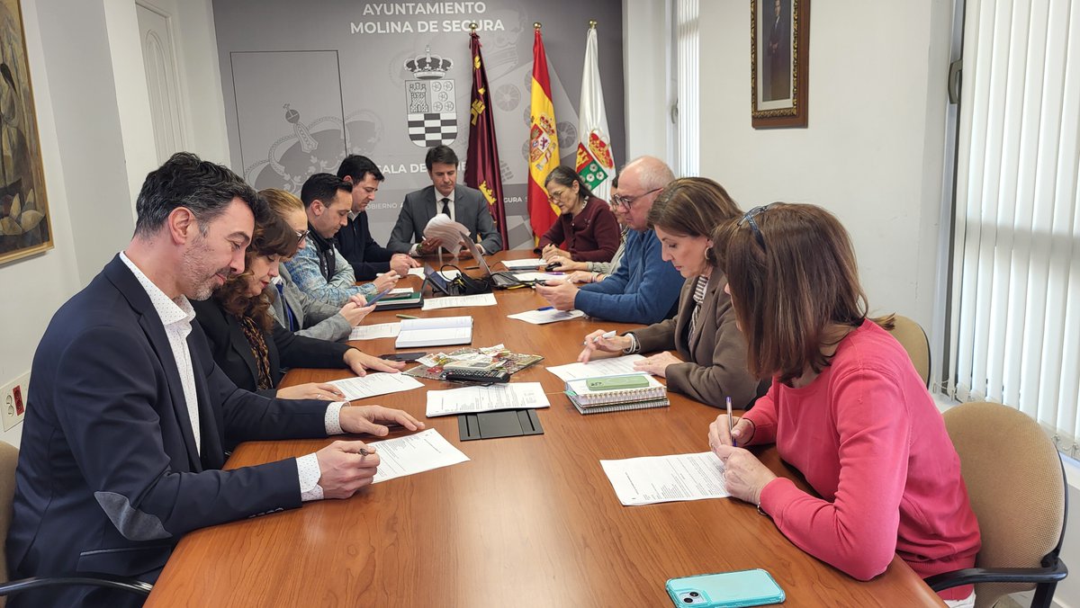 El alcalde, <a href="/jangelalfonso/">José Ángel Alfonso</a>, ha presidido hoy lunes la reunión ordinaria de la Junta de Gobierno Local <a href="/AytMolinaSegura/">Ayuntamiento de Molina Segura</a>, en la que han sido aprobados, entre otros, los siguientes expedientes:

- Adjudicación del proyecto de reposición de daños por lluvias (DANA septiembre 2025)...