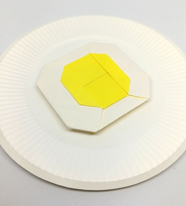 今日は、目玉焼きを折ってみました🍳
15×15cm1枚
何をつけて食べるか色々でしょうが、私は塩コショウでいただくのが好きかな～😋

そろそろ寝よ。
おやすみなさいませ😴