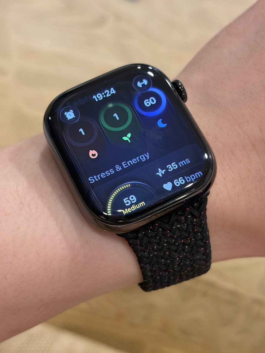 BrightMinho's tweet image. แอป Bevel + Apple Watch โหดมากกกกก 

— พูดอีกรอบว่า ถ้ามี Apple Watch อยู่แล้ว ลองแอปนี้ก่อน แพลนซื้อ WHOOP อาจถูกพับไปได้เลย

มันบอกว่า เราอาจจะป่วย (ก็ป่วยจริง ๆ🥹)
อุณหภูมิร่างกายสูงขึ้นกว่าปกติ 
(Apple Watch สามารถวัดอุณหภูมิจากข้อมือได้🌡️⌚️)

Recovery จากแอป Bevel