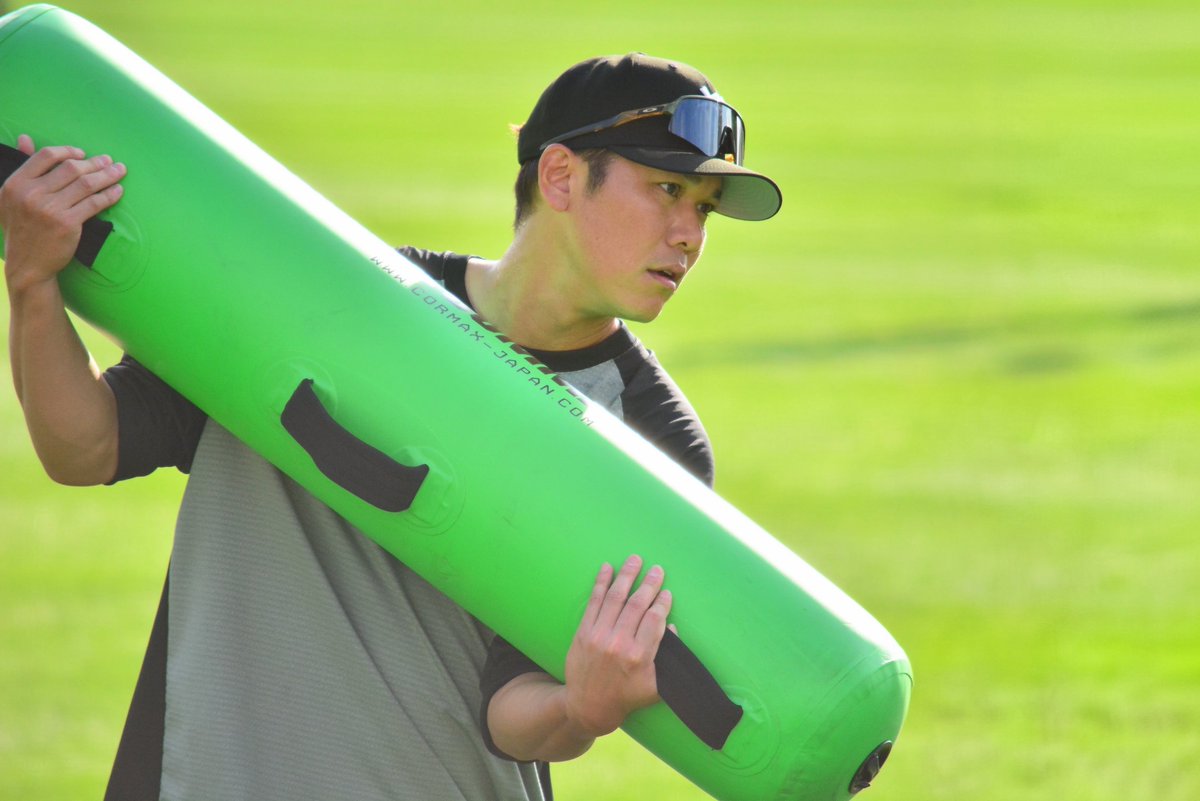 mikodesuga's tweet photo. 2026.2.16 巨人軍那覇キャンプ
体幹トレーニング中の坂本勇人選手
今年もかっこいい
 #坂本勇人 https://t.co/zvE2Tloa7R