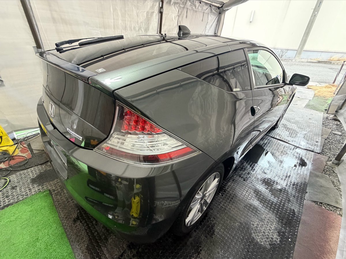 本日は、サンサンカーズ様のご依頼にて ホンダ CR-Zをボディ磨きのみの