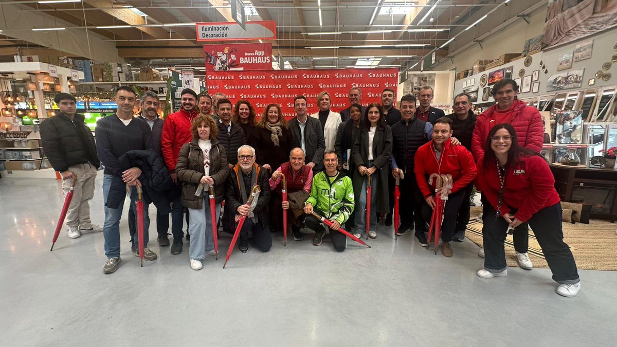 🏃🏻‍♀️🏃‍♂️ Presentación de la XXV edición de la ‘Dos Leguas’ de #Leganés. Organizada por <a href="/maratonianosleg/">Maratonianos de leganes</a>, es una de las carreras referentes del calendario en la que <a href="/BAUHAUS_es/">BAUHAUS España</a> se ha convertido en patrocinador principal

🫂 Como es tradición, la órganización realiza una donación