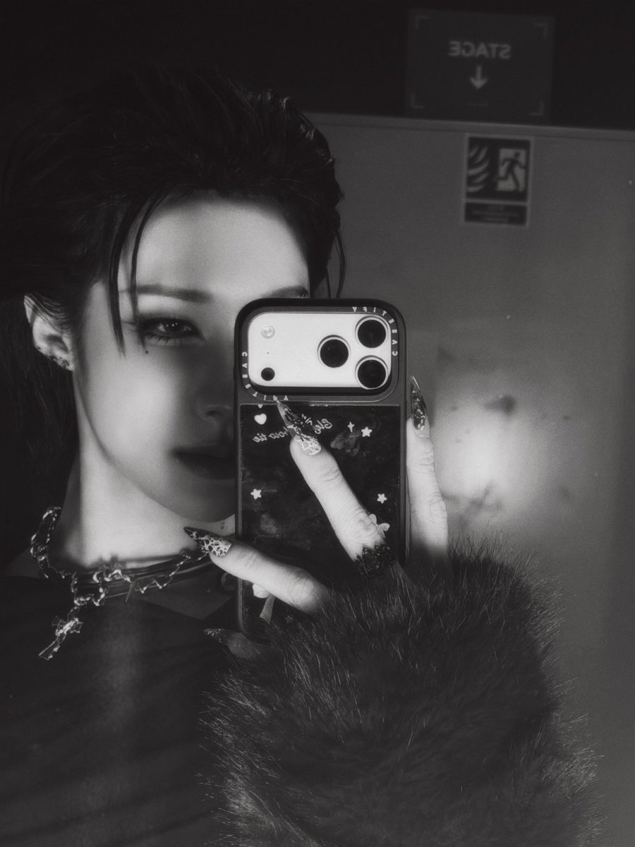 gayandevol's tweet image. this vampy diva