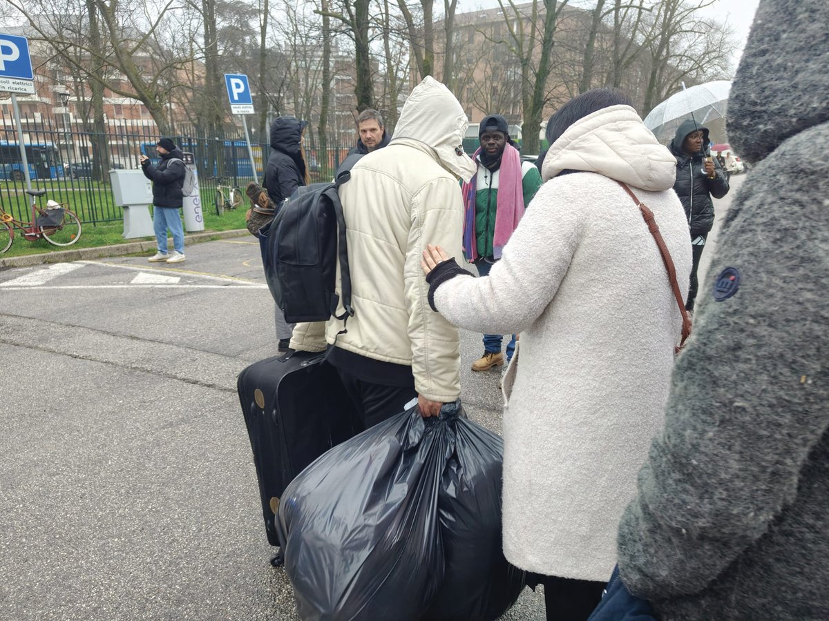 «ERO FORESTIERO E MI AVETE OSPITATO»: “La Voce” del 20 febbraio (lavocediferrara.it)_Speciale Grattacielo: sgombero e accoglienza: storie degli sfollati e rete solidale. Incontri in Quaresima. O il potere o la povertà. Diario missionario di don  Zappaterra.…e molto altro!