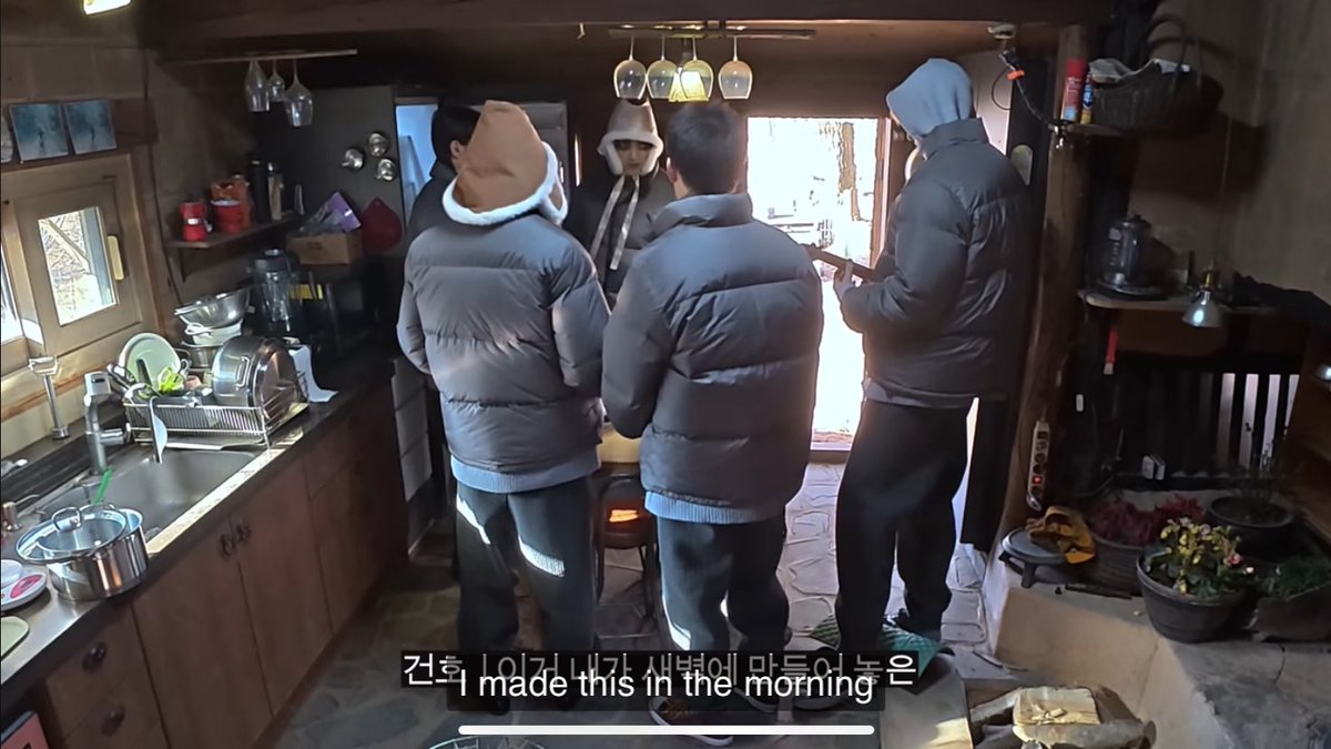 martin gw tau ya jiwa musikalitas lu tinggi tapi disaat temen temen lu mau bikin mandu dan elu bawa UKULELE TUH patut dipertanyakan……..