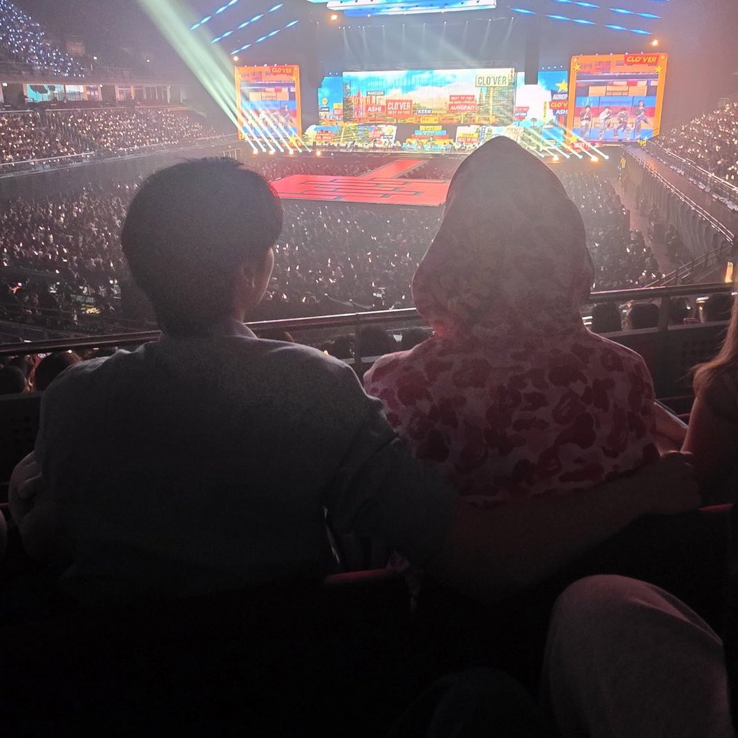 natachenlover_'s tweet photo. . 
The idols                            Their Boyfriends https://t.co/bM66SAvDzg