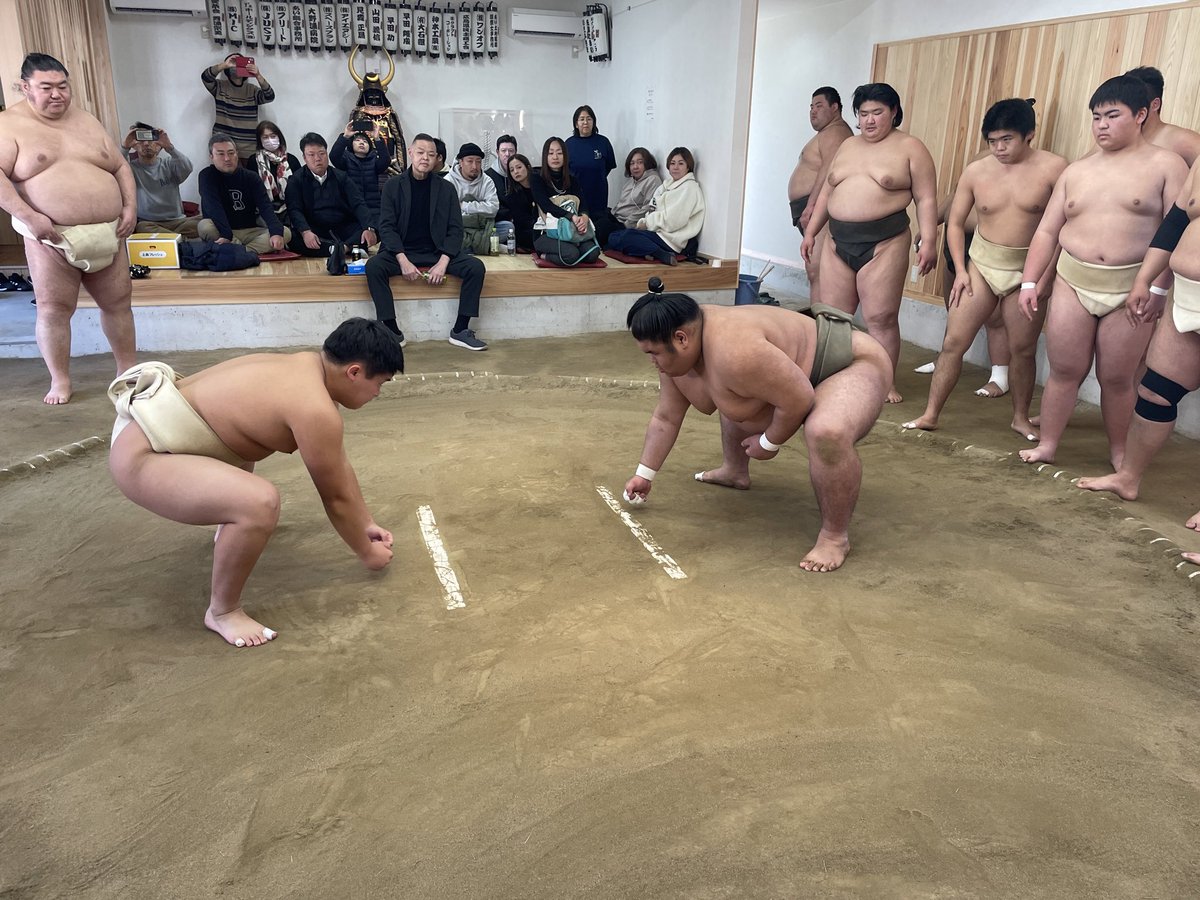 takehara_sumo's tweet photo. 12月に今年完成した田子ノ浦部屋広島道場に稽古に行きました🏋️‍♂️✨定期的に田子ノ浦部屋の皆さんが訪れ、合宿を行うそうです🌸✨力士の方々に胸を借り、貴重な経験を得ることができました😊🔥✨ https://t.co/PUrsA22M9F