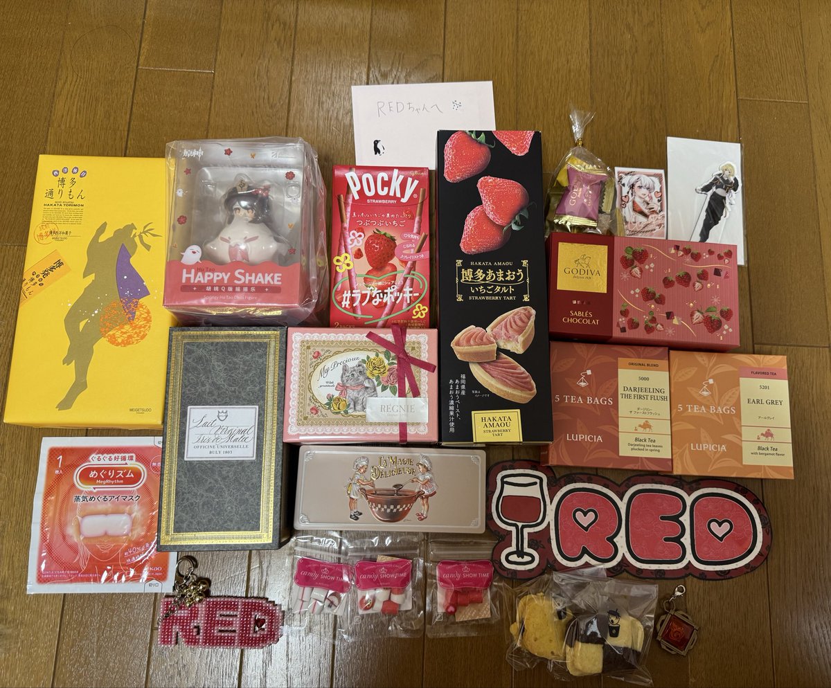 #これなな 
ライブ時のヘアメイクはこんな感じでしたー！
スタッフちゃん( #redxblue_kkk ) が可愛く仕上げてくれました！ありがとう❤️
実はこの赤リボンはしろぐそちゃんとオソロでした🫶🫶

差し入れもこんなにたくさん、、ありがとうございます😭🙇‍♀️
たくさんの方とお話できて幸せでした🫰🏻