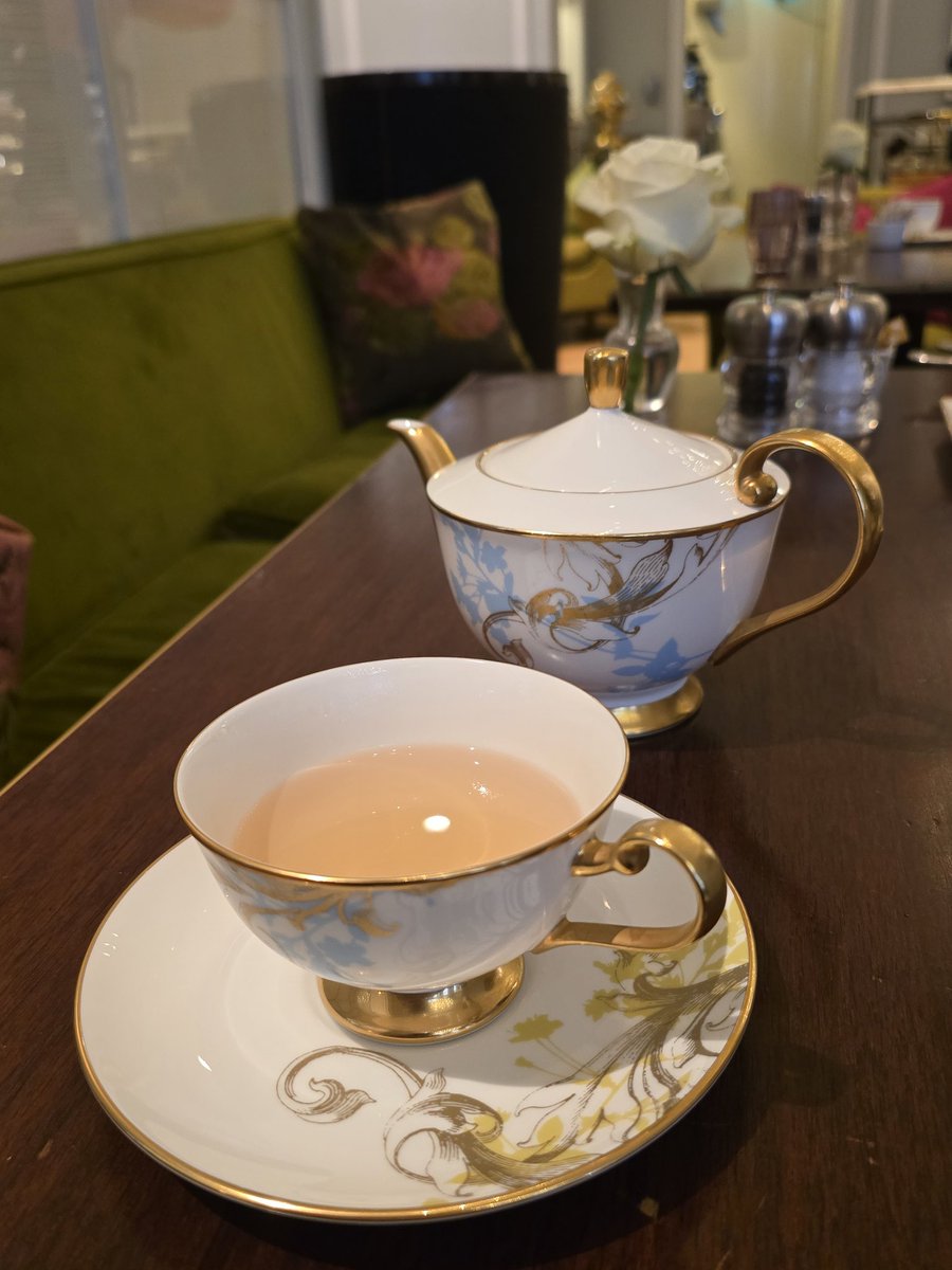 Day out... meetings and of course tea!
At The Rosebery, <a href="/MO_HOTELS/">Mandarin Oriental</a>, Knightsbridge, London. 

One of our favourite places to go for a quiet cup of tea in London.