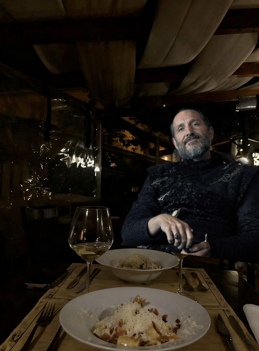 guys he's fine 👍🏻👍🏻