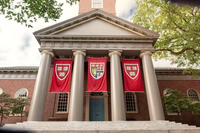 Harvard University trims its Bitcoin ETF exposure by 21% in Q4 2025 — while opening a new position with $87M invested in an Ethereum ETF for the first time.

#Bitcoin