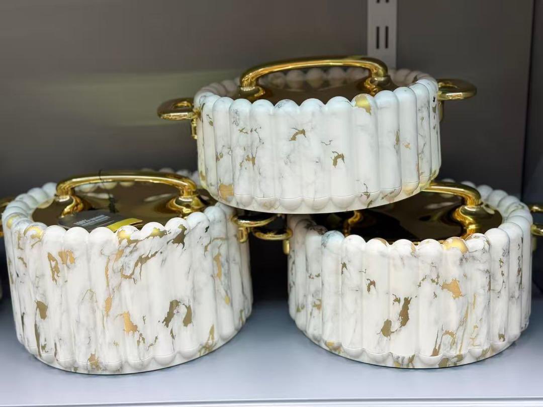 Ozavize100's tweet photo. *Luxury 3 in 1 casserole....

Frame 1: 160,000

Frame 2&amp;3: 155,000

 Frame 4: 350,000 naira 

Kindly retweet 🙏🏾 https://t.co/2eJCkWFk6X