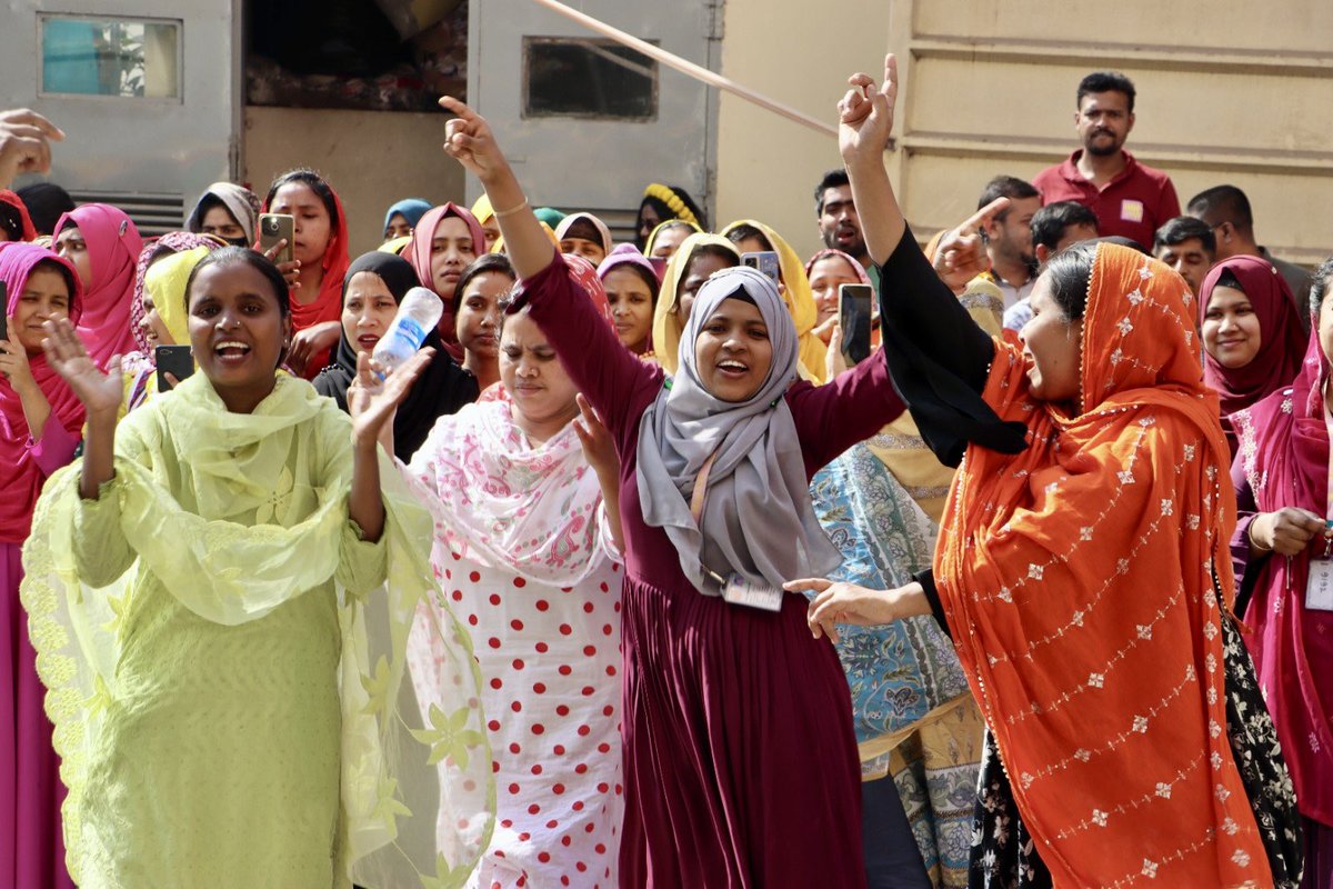 NazmaAkter73's tweet photo. Under #WFA's project, @Awaj_Fdn &amp; SGSF told the story of a climate-displaced girl working in a factory &amp; facing extreme heat. Workers related instantly, the message was clear: heat &amp; climate disaster safety is management’s responsibility.

#ClimateJustice #JT #WorkersRights https://t.co/nKYRbtNeSg