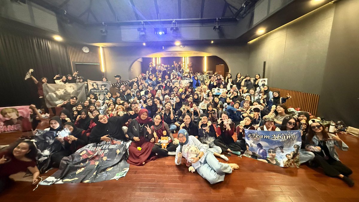 -tinyraebang tweet media