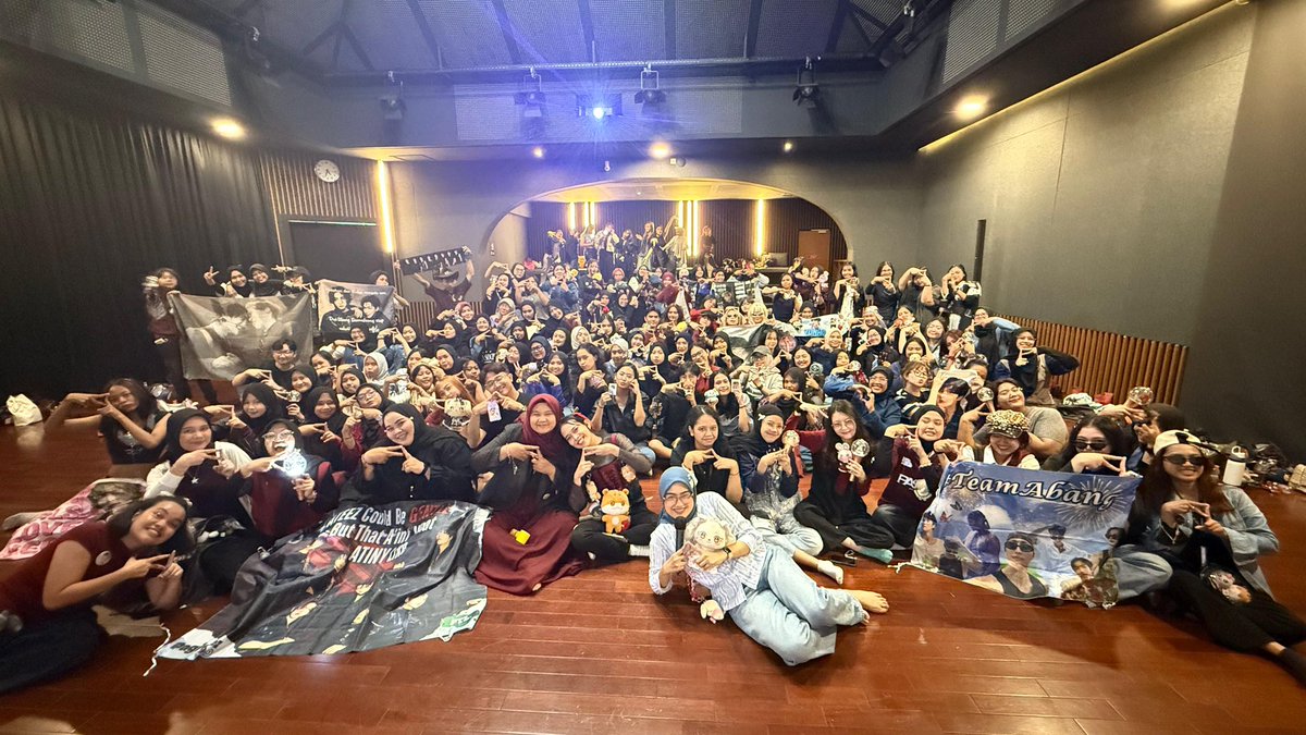 -tinyraebang tweet media