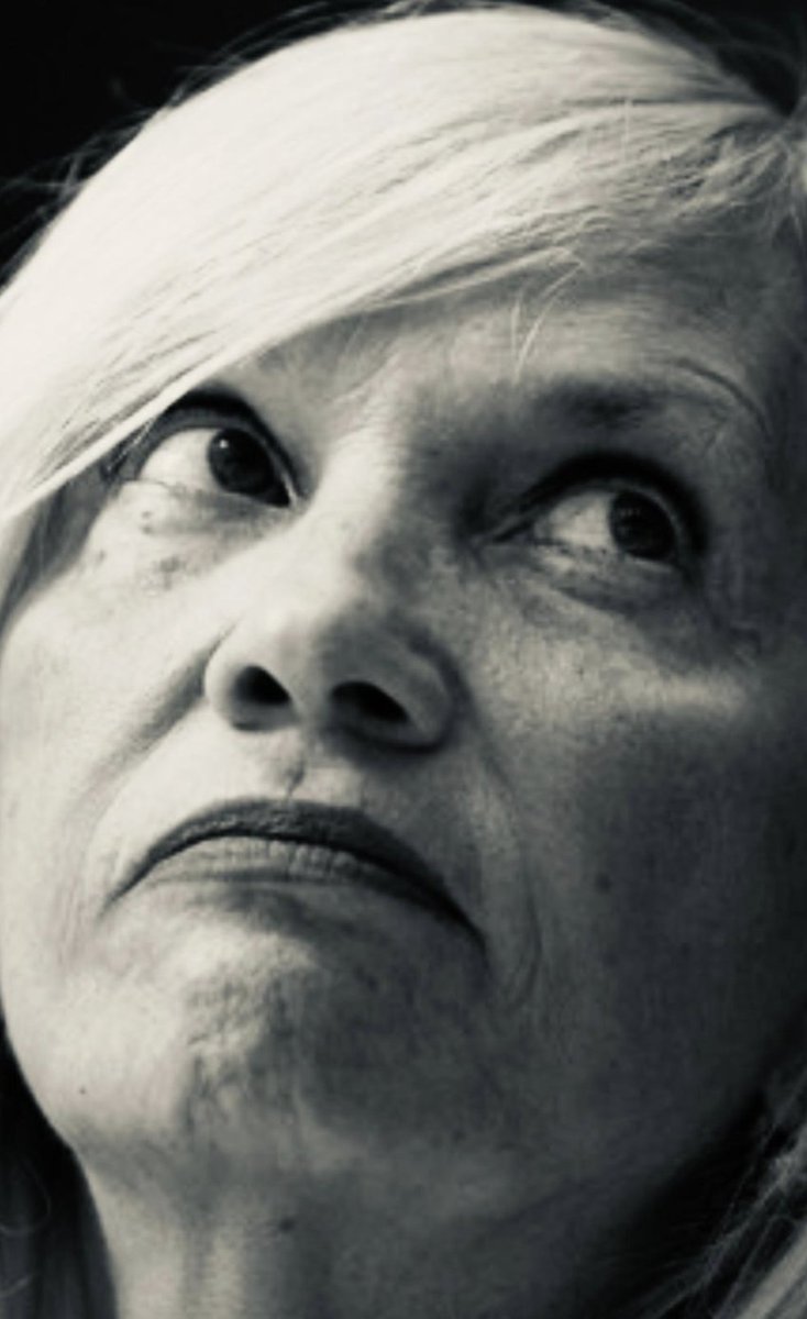 Alfredolara29's tweet image. La gran muñeca

"Algunos dirigentes blancos dicen que el gobierno quiere destruir el legado de Lacalle Pou por el caso Cardama. Increíblemente parecen no comprender que el legado ya lo destruyeron cuando designaron a Beatriz Argimón como embajadora en la UNESCO. Políticamente, no