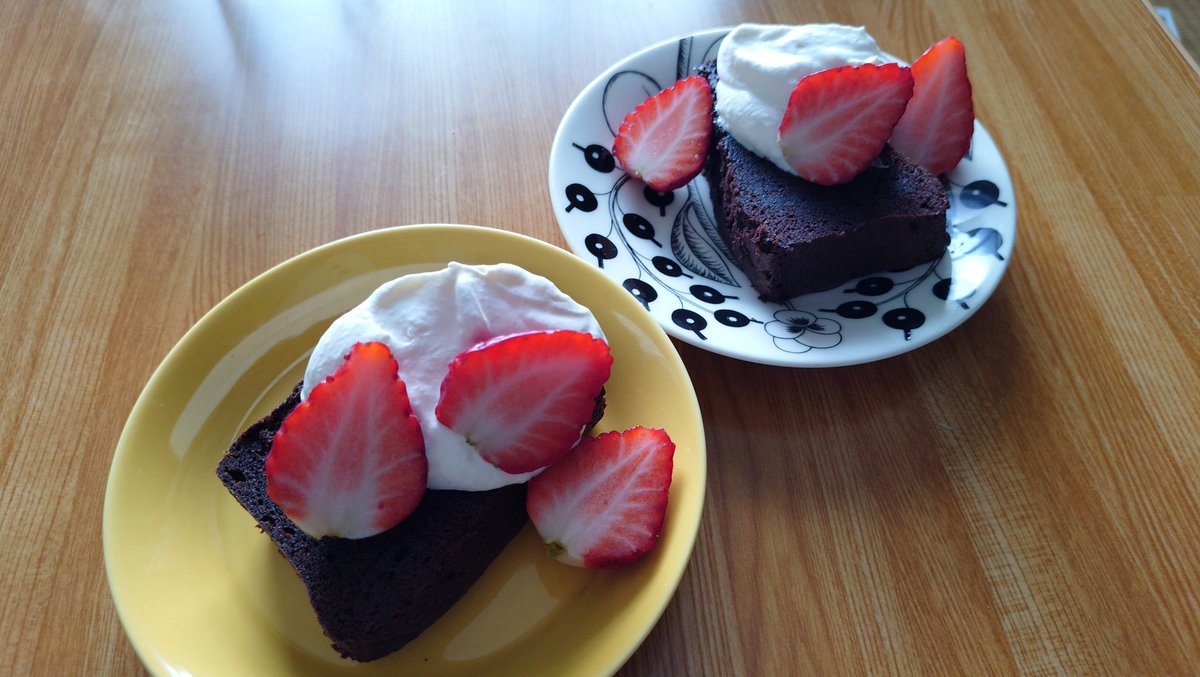 息子の人土曜あたりから鼻垂れが激しく今日は休みました。

アフターバレンタインのチョコケーキです。
そういえば昔はよく作ったな。過去のレシピは手書きでとっくに失ってたので藤野真紀子さんのレシピで。
うまし。