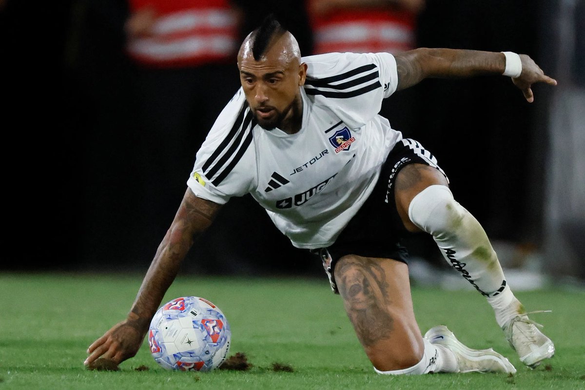 rtorres11's tweet photo. Vidal fue el mejor de la cancha, aportando en la salida del equipo, se ponía al medio de los centrales para ayudarlos, aportó en ataque, puso unos balones exquisitos de más de 30 metros , dueño del mediocampo, aguerrido en quitar balones, una elegancia tremenda en el juego🙌🏻 https://t.co/9GrGutX74N