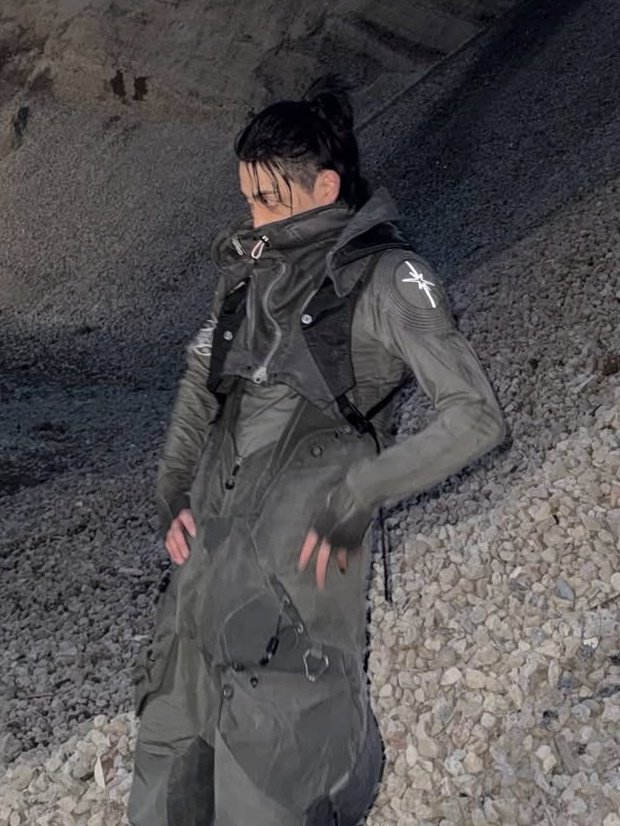 외계인×인간 #솜몽 보고 싶은데 배경이 사막인 걸로...(요새 사막에 꽂힘) 지구 침략 계획을 세운 외계인 밍이 우주선 타고 날아왓다가 그만 ㄴㅅ의 탐지선이 쏜 레이저에 격추당해 사막에 떨어졋으면 좋겟다 우주선은 박살났고 야심차게 준비한 무기들은 망가졋고 인간들은 보이지가 않고...