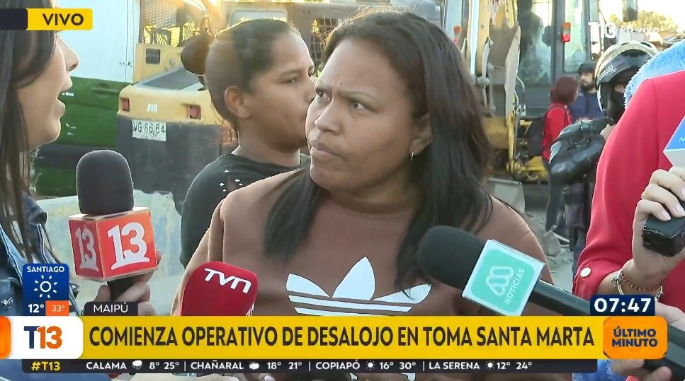 El 91% de los desalojados de la Toma Santa Marta son caribeños: Se niegan a ir a albergues y quieren que les regalen casas gamba.cl/2026/02/toma-s…