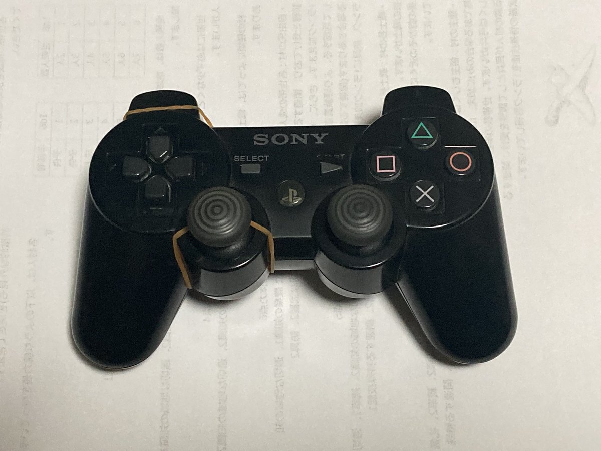 e5NK5G0O84Q0sFi's tweet image. 今日のFT新聞を読んだ感想にいただいた返信から色々な情報を得まして、有難いことしきりです！
しかしそこに関連した皆さんのポストが物凄く知識溢れる内容ばかりでして。
一方わたしは「バカになったアナログスティックに輪ゴムを掛けたら普通に使える！」と喜ぶ体たらく。
バカなのか😭