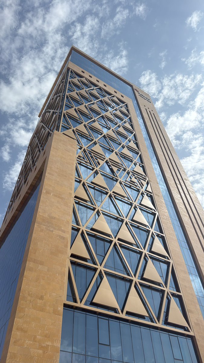 ختام فترة تدريبي بتقديم عرض مبادئ اقتصاديات الدواء وتحليل التكاليف للإدارة الطبية في NUPCO،

تحت إشراف د. أبو بكر عمر 
وبقيادة د. عبدالمجيد الشويعر

تجربة ثرية عمّقت فهمي لدور اقتصاديات الدواء في دعم القرار الصحي المبني على الكفاءة والجودة 🌿🧡🧡

#NUPCO #KKU #PharmD