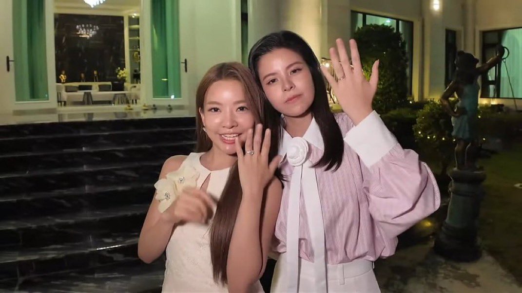 maimaxmai's tweet image. Happy New Year 🎉
新年快樂、恭喜發財、馬上暴富🎉💰

#FayMay  #เฟเมษ์ 
#fay_riezz  #maywyda