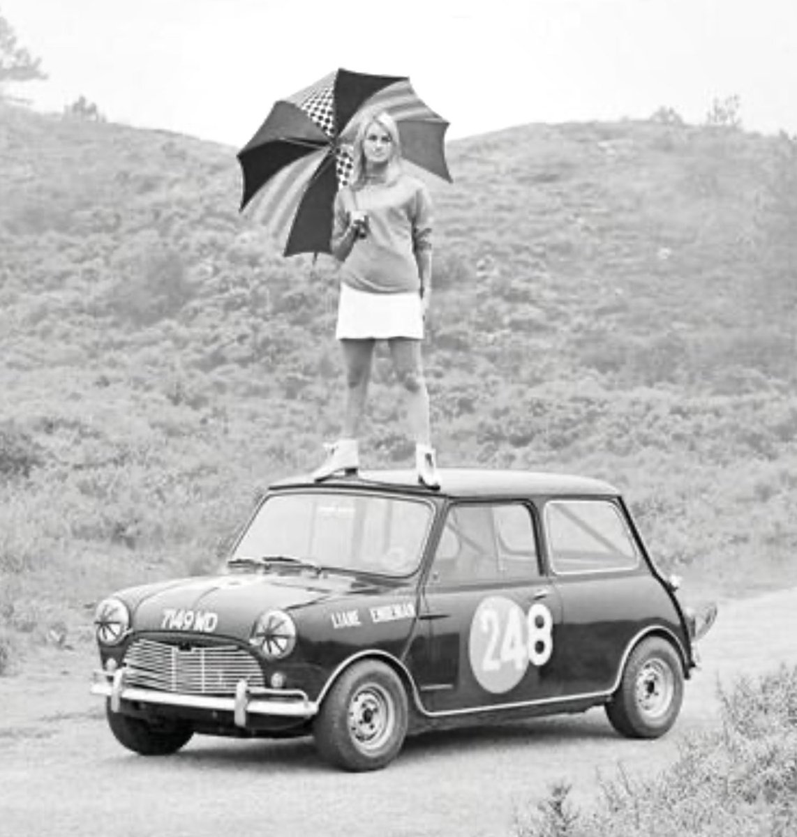 Superstar_Cars's tweet photo. Sad news last week, as we learned of the passing of Dutch race driver Liane Engeman. Liane raced a host of machinery in the 1960s and early ’70s, including Minis, Imps, Anglias, Escorts, Alfas and single seaters.

Liane and her Mini Cooper at Zandvoort, in 1966.

#MiniMonday https://t.co/w17QnPnnGo