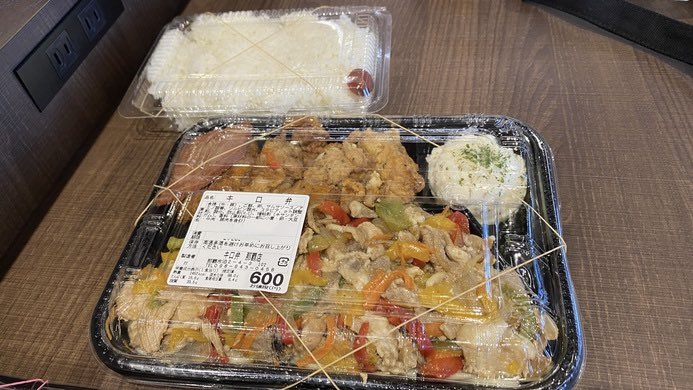 那覇に来られる方

到着ゲートを出てすぐにあるので、見逃してしまいがちですが。

✳️ コンビニ「シャロン」行かれた事ありますか？

ANAの方から出ると右手JAL出口方向
JALの方から出ると左手にあります