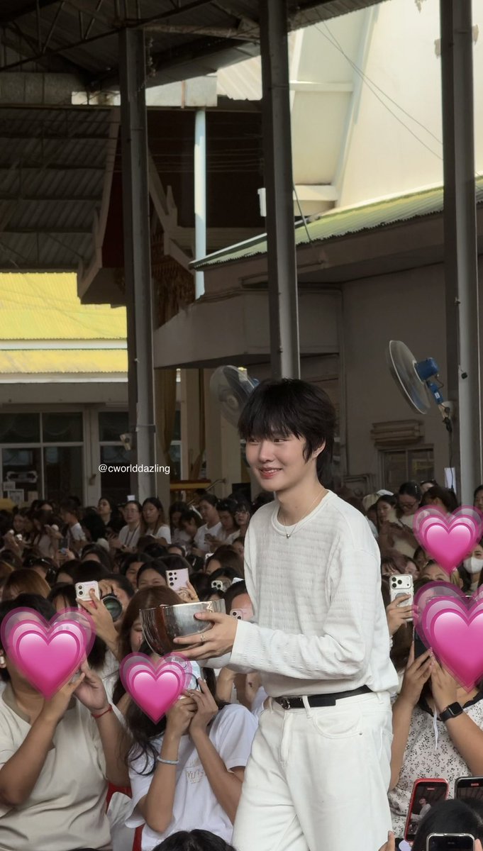 Dazzling tweet media