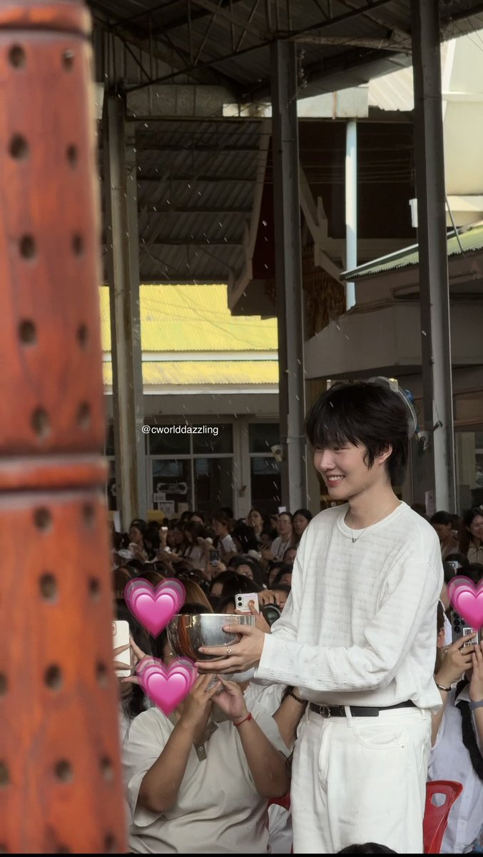 Dazzling tweet media