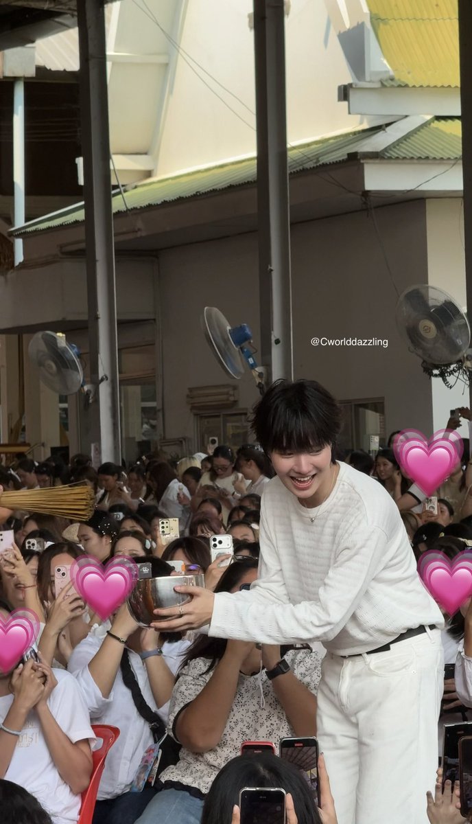 Dazzling tweet media