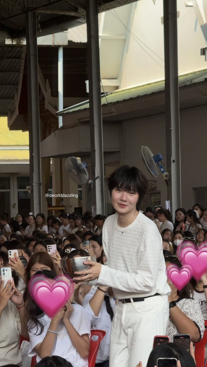 Dazzling tweet media