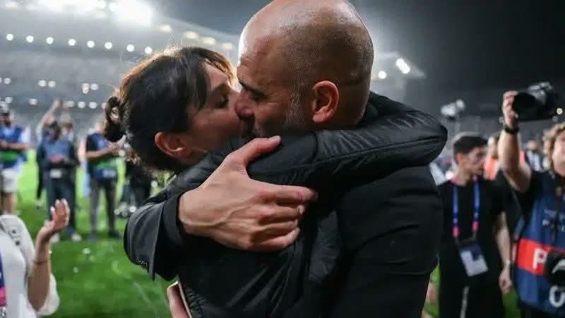 fbworld23's tweet photo. Pep Guardiola and his wife, Cristina Serra, are reportedly trying to reconcile after spending the weekend together in Manchester.

They reportedly had fun and enjoyed themselves.

Do you think they will come back again?🤔 https://t.co/0lmclIhhT0