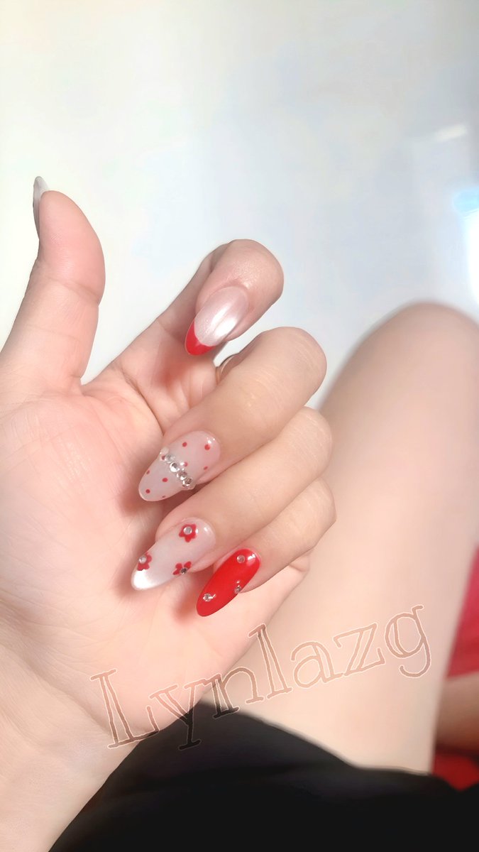 Thay bộ dra mới thơm tho, tắm rửa sạch sẽ, skincare, lên giường ngủ. Năm nay ngủ xuân được 7 ngày, chúc mọi người ngủ ngon. Moaz 💋