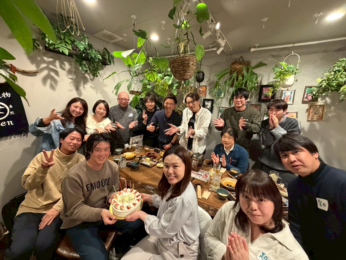 弊社専属ディレクター制度の紹介と講座生のともよさん<a href="/tomoyorrr/">ともよ｜女性起業家のプロモーター</a>に勉強会してもらいました！もうワンダフルステップも6年目ですがゆるゆるながらしっかり続いてて楽しい！サプライズで誕生日祝ってもらいみんな本当にありがとう＾＾

#ワンダフルステップ
#人生逃げ切りサロン
