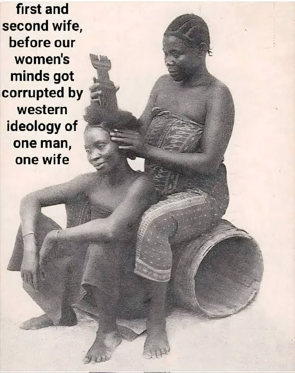 ABAKAZI ABATONGOLE OMUSAJJA OMUGANDA BALINA OKUWASA N'OBUVUNAANYIZIBWA BWABWE MU NNONO YA BAGANDA.
Cc: <a href="/BugandYiyoYange/">BUGANDA YIYO BUGANDA YANGE 🫆</a>

1. KADDULUBAALE ; 
Ono ye mukyala omukulu mu maka, era yakulira banne bonna n'okubaloopa ewa bbaabwe singa bakola obwenzi era ye muwabuzi waabwe omukulu.

2.