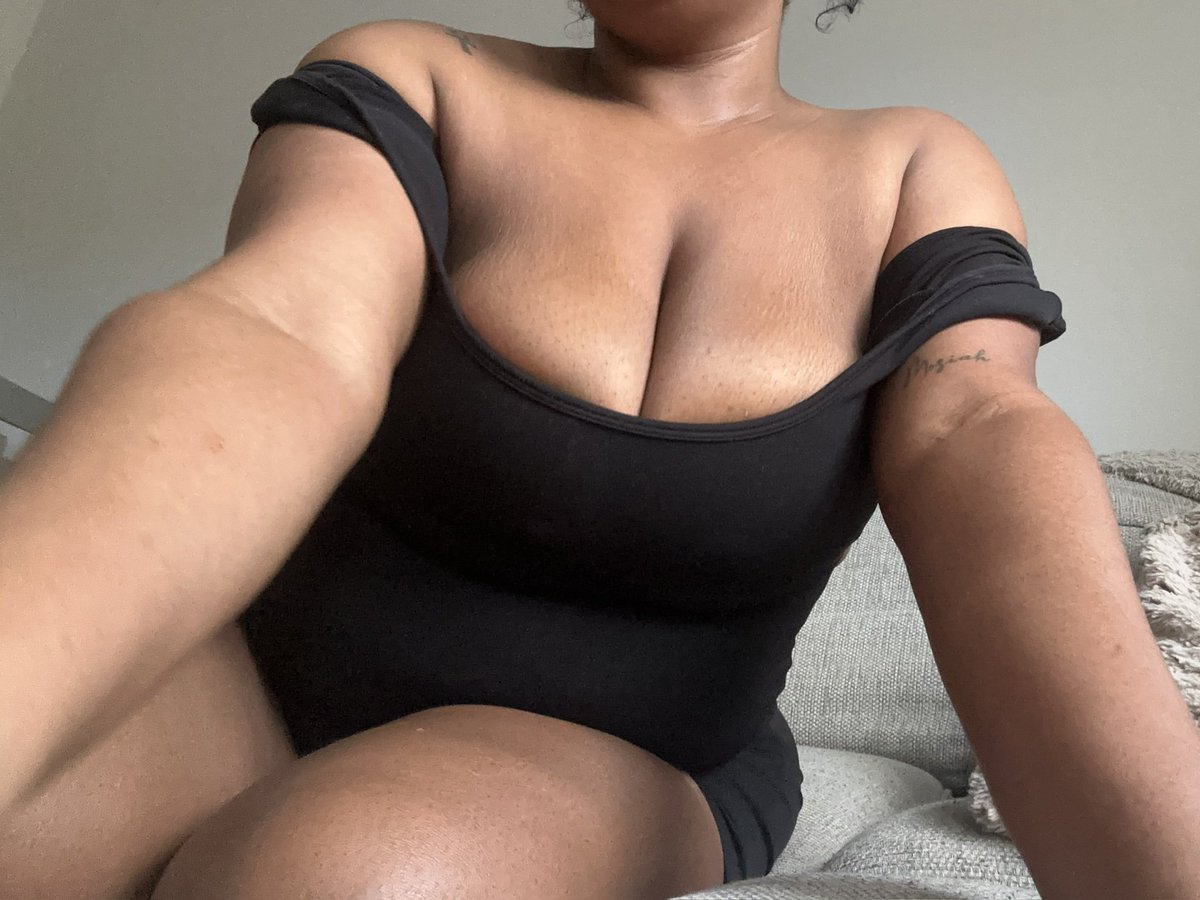 Wakey Wakey I want my coffee…. throne.com/queenayzeyah/i…