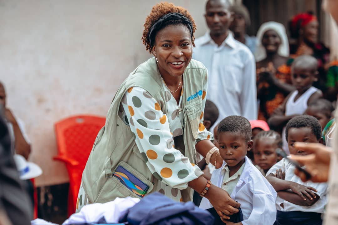 UNV_ESARO's tweet photo. Q: Can volunteering contribute to gender equality? 

A: YES! 
Because volunteering…
🔵Promotes girls’ access to education
🟡Builds women’s leadership skills
🟠Breaks down gender stereotypes
🟢Empowers women to make decisions https://t.co/B6ivRvRcY5