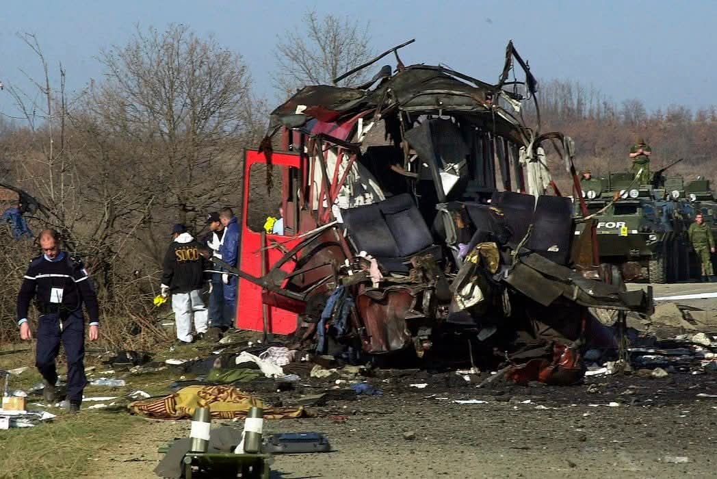25. година од терористичког напада у селу Ливадице код Подујева.
У бомбашком нападу на аутобус "Ниш експрес" зверски убијено дванаесторо Срба, а педесетак је теже или лакше повређено. 

У нападу су погинули: 
Живана Токић, 
Слободан и Ненад Стојановић, 
Сунчица Пејчић, 
Мирјана