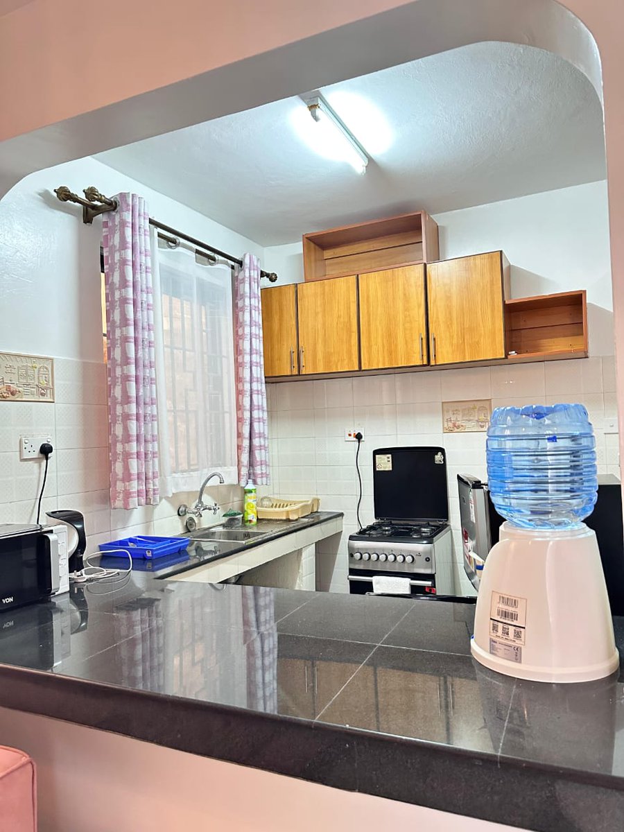 Nyali 1BR along Links Road 🌴
AC | Fully furnished kitchen | Parking
5 mins to beach 🏖️
2 mins to Quickmart 🛒
📞 0733333174 / 0705050065
#KagoHolidays #Nyali #MombasaAirbnb #StaycationKE