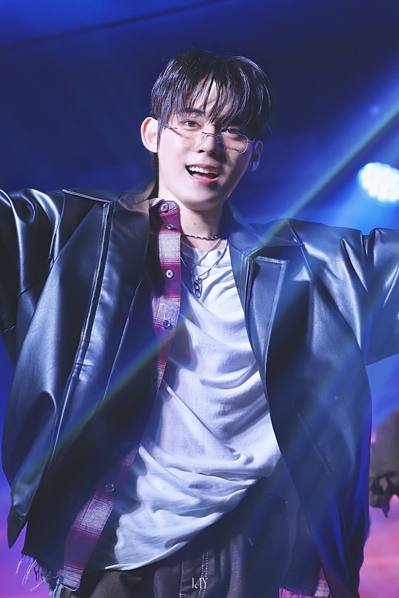 🧡
20260214 0215 일본

#BXB  #비엑스비 #Jihun #지훈
<a href="/bxb_twt/">BXB</a> <a href="/BXB_wolfburn/">BXB Official</a>