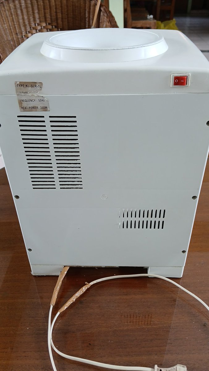 Dinnicangtip's tweet photo. 2. DISPENSER (FREE SETRIKA)
- Dijual dispenser bekas 45k
- Kondisi masih bisa digunakan dan aman (selama saya memakainya), MINUS di kabel seperti yang ada di foto
- Di ambil sendiri ke alamat (Daerah condongcatur, jogja)
- Mau nego harga boleh

BELI DISPENSER, GRATIS SETRIKA https://t.co/vXKJaSB4Xz