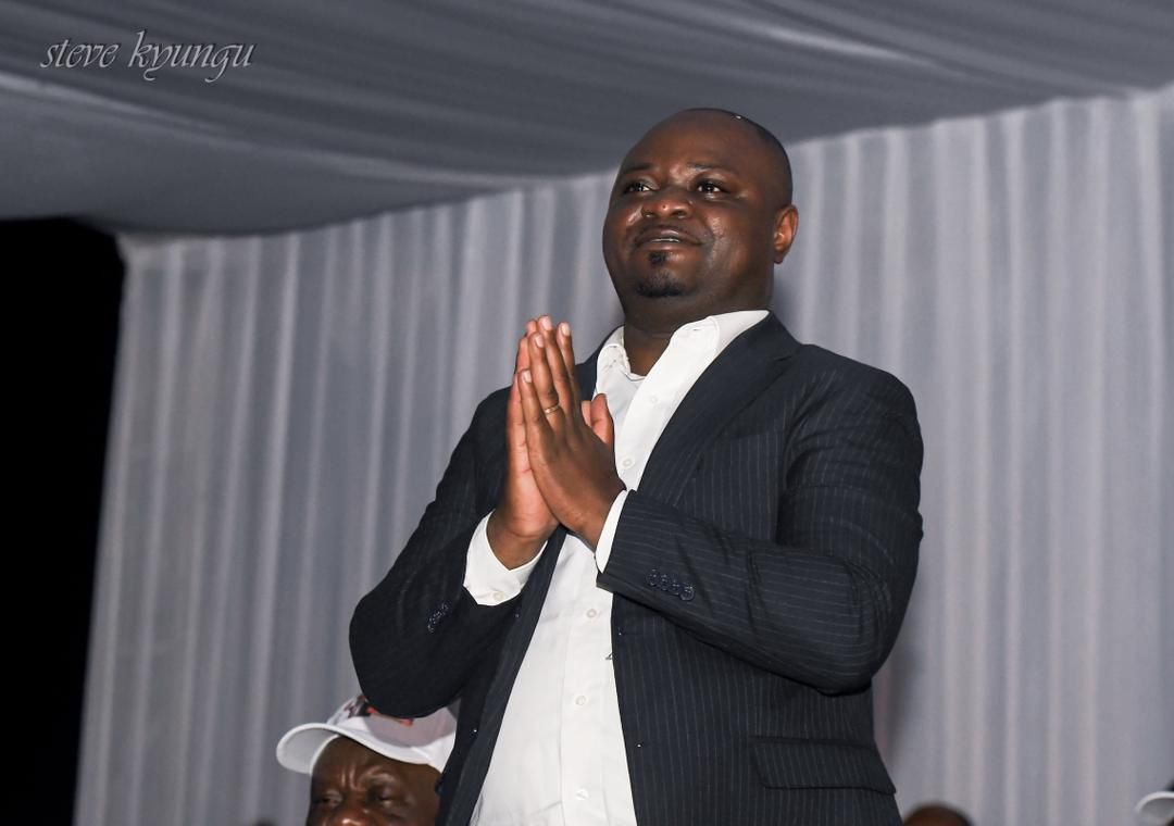 KiayimaPlacide's tweet photo. 44ans de L’UDPS,absent du pays,@VitalKamerhe1 il s’est fait représenter par le Secrétaire général de l’UNC, S.E. @BillyKambale1 , lors de cette cérémonie marquée par la présence de plusieurs hautes autorités, dont la Première Ministre, S.E. @SuminwaJudith . https://t.co/TwgskNpRuM