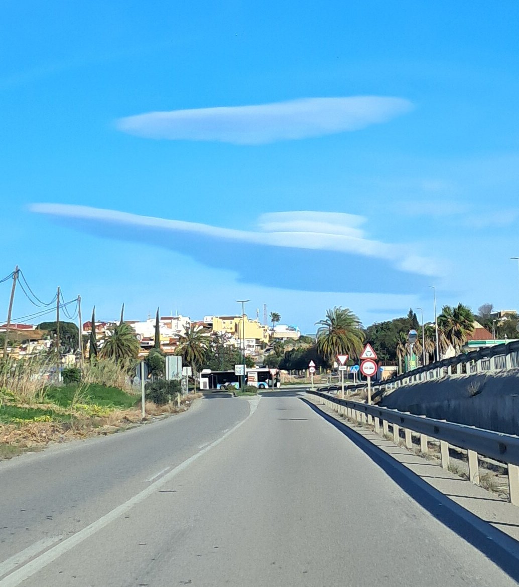 ivancp25's tweet image. Debido a la meteo complicada de ayer con fuertes vientos 🌬🌀, uno de los súper destructores estelares, clase imperial ejecutor, de la flota liderada por #DarthVader, ha tenido que arribar a las costas de #Málaga para protegerse de las fuertes turbulencias 😎 #StarWars 15-02-26