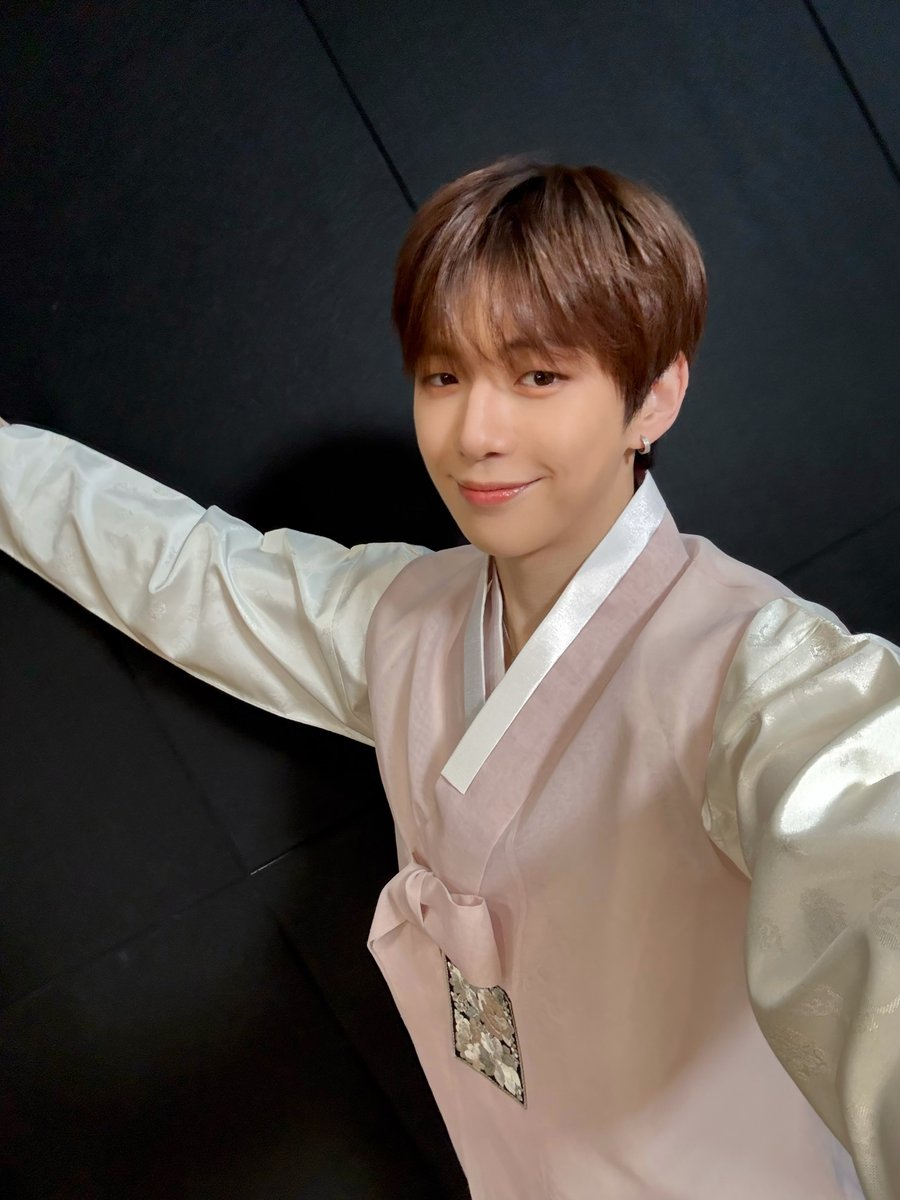 kd_officialx's tweet image. [📸] 새해 복 많이 받으세요🙇‍♂️

#강다니엘 #KANGDANIEL