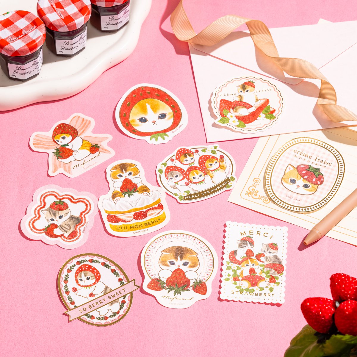 🍓2月21日発売 新グッズお知らせ🍓 「MERCI STRAWBERRY スマホに貼れる