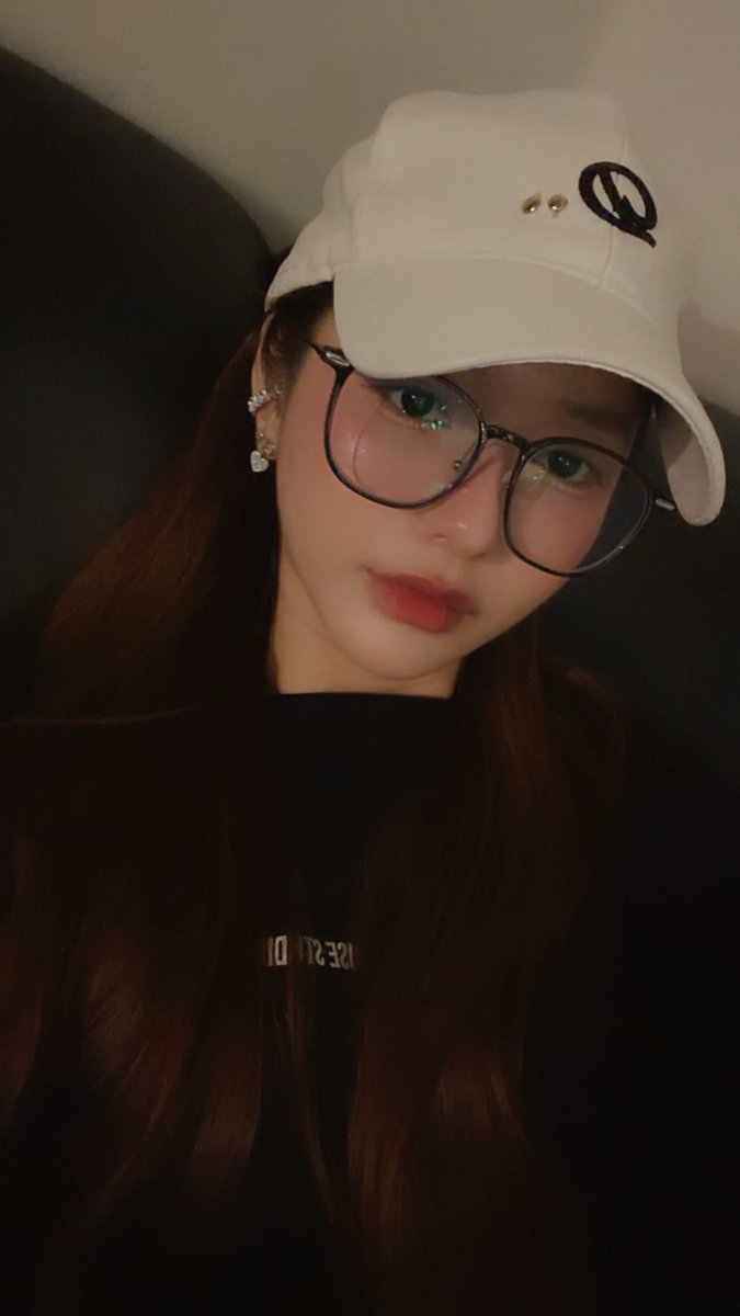 สาวแว่นคนนี้ง่วงมักฮะ🥱
#minttheglassgirls #mintarunrat